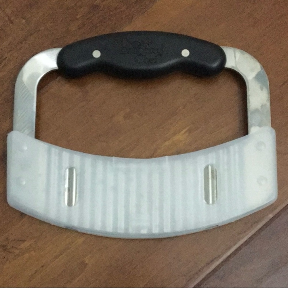 pampered chef crinkle cutter